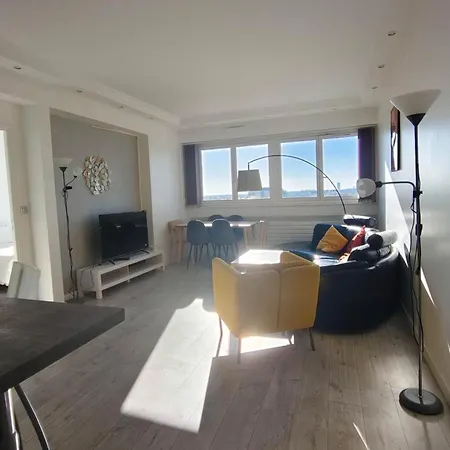 Apartment 2 Bedrooms, La Defense, Eiffel Tower View, Parking, 1omin Walk To Metro *