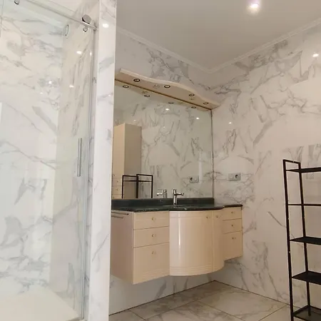 Apartment 2 Bedrooms, La Defense, Eiffel Tower View, Parking, 1omin Walk To Metro *