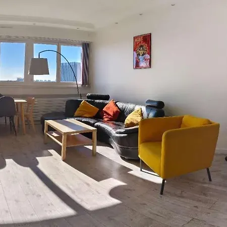 2 Bedrooms, La Defense, Eiffel Tower View, Parking, 1omin Walk To Metro *