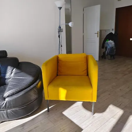 2 Bedrooms, La Defense, Eiffel Tower View, Parking, 1omin Walk To Metro Apartment