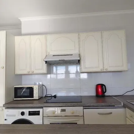 2 Bedrooms, La Defense, Eiffel Tower View, Parking, 1omin Walk To Metro *