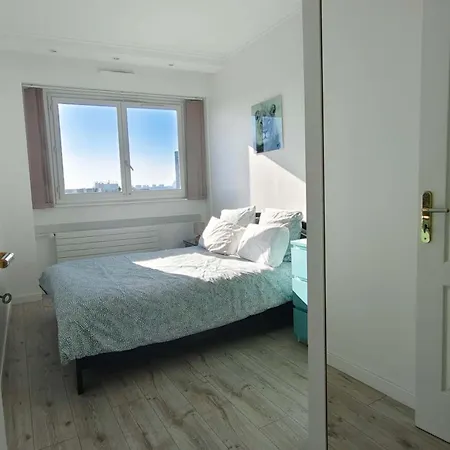 Apartment 2 Bedrooms, La Defense, Eiffel Tower View, Parking, 1omin Walk To Metro Courbevoie