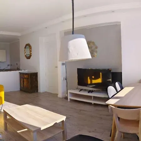 Apartment 2 Bedrooms, La Defense, Eiffel Tower View, Parking, 1omin Walk To Metro