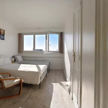 2 Bedrooms, La Defense, Eiffel Tower View, Parking, 1omin Walk To Metro * Courbevoie