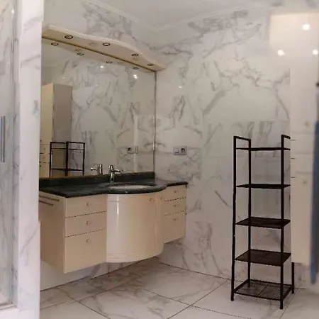 2 Bedrooms, La Defense, Eiffel Tower View, Parking, 1omin Walk To Metro