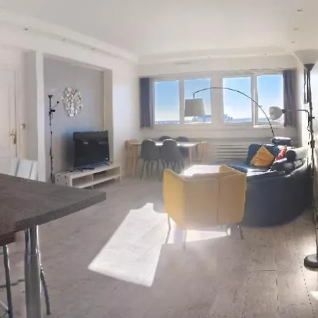 2 Bedrooms, La Defense, Eiffel Tower View, Parking, 1omin Walk To Metro * Courbevoie